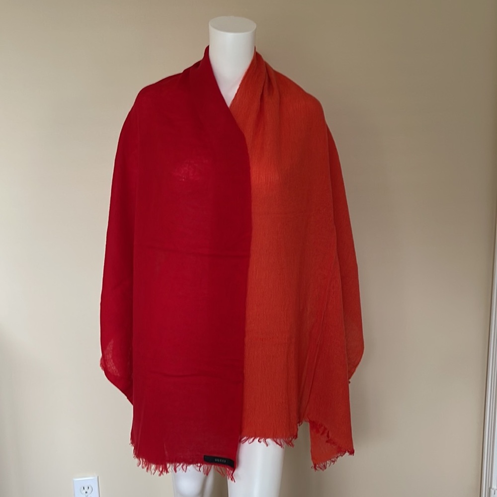Authentic Gucci Lightweight scarf/stole - Picture 2 of 4